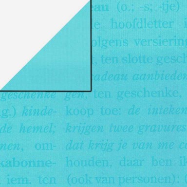 Inpakpapier woordenboek blauw op blauwe achtergrond, achterzijde uni blauw op smal gestreept sterk papier.
 